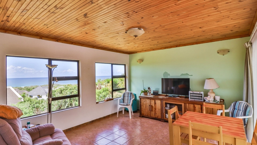 4 Bedroom Property for Sale in Cove Rock Eastern Cape